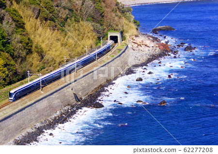 A trip to feel the adult Izu A new sightseeing express Safir Odoriko 62277208