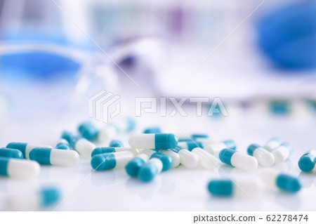Tablets scattered on the table of the pharmaceutical laboratory 62278474