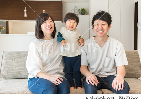 Young family 62278510