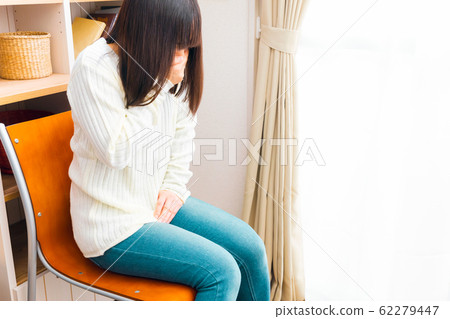 A woman who leaks urine due to sneezing or cough: stress urinary incontinence A woman who leaks urine due to sneezing or cough: stress urinary incontinence 62279447