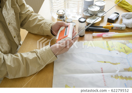 Inspection of emergency supplies (radio) Inspection of emergency supplies (radio) 62279552