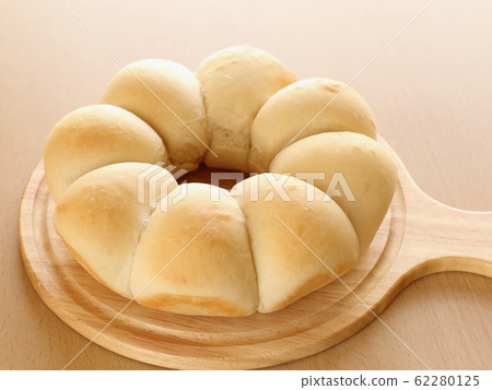 Homemade bread 62280125