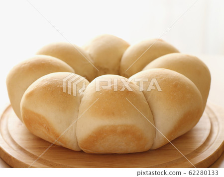 Homemade bread 62280133