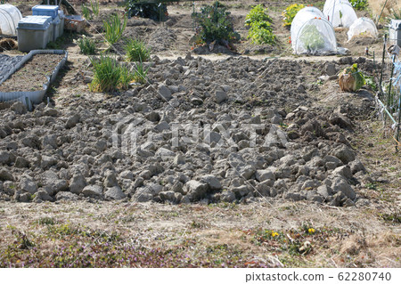 Making soil during winter 62280740