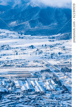 Snow country (winter morning) Snow country (winter morning) 62280939