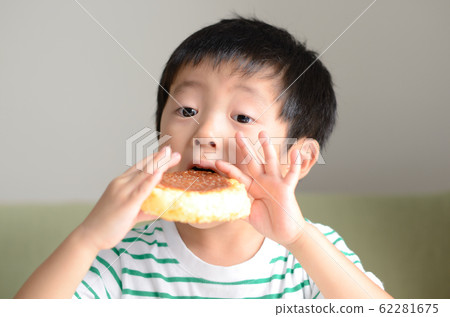 A child A child 62281675
