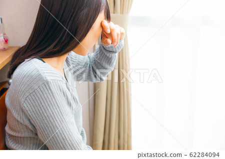 Women who rub their eyes wake up sleep disorders narcolepsy and micro sleep 62284094