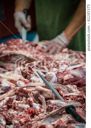Lamb and cow carcass meat and bones 62285375