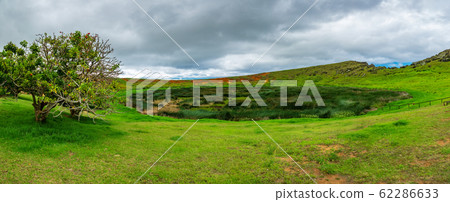 Rano raraku wide panoramic gigapan in easter island 62286633
