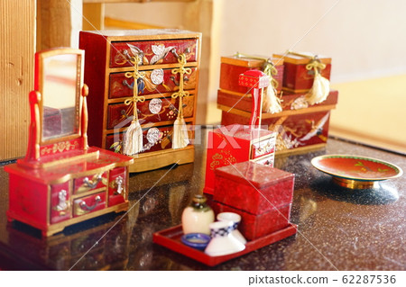 Miniature furniture 62287536