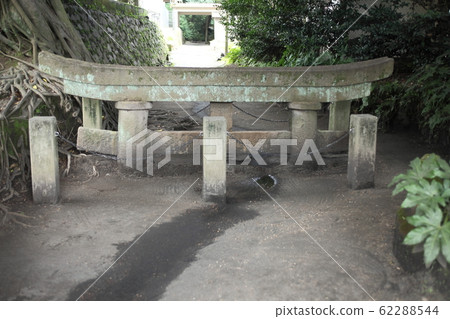 Buried torii at Hachigo Shrine Buried torii at Hachigo Shrine 62288544