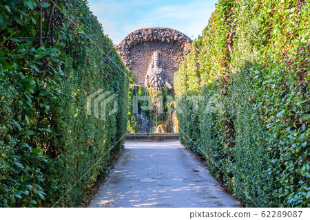 Famous Italian Renaissance garden. Tivoli Gardens. 62289087