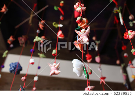Hanging chicks from an old private house Hanging chicks from an old private house 62289835