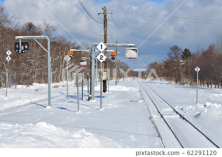 冬季拍攝北海道鹿部町JR鹿部站的雪景 冬季拍攝北海道鹿部町JR鹿部站的雪景 62291120