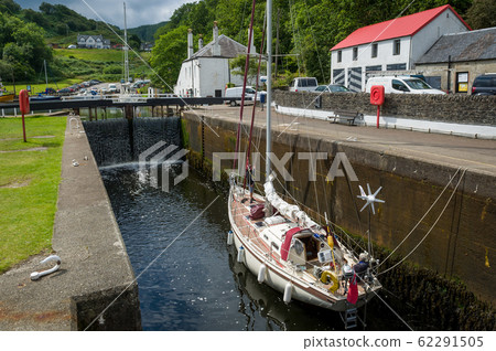 Sailing boats passes gates of Crinan canal Sailing boats passes gates of Crinan canal 62291505