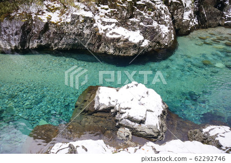 Atera Valley in winter: Kitsugafuchi and Tanukifuchi Atera Valley in winter: Kitsugafuchi and Tanukifuchi 62292746