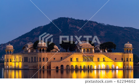 Jal Mahal Palace at night, Jal Mahal in the middle 62294602