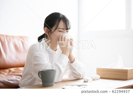 Unwell young woman flu cold Unwell young woman flu cold 62294937