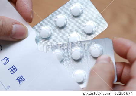 Oral medicine (medicine medicine medicine cold medicine heat-cooled analgesic cough painkiller cold medicine preparation supplement) 62295674