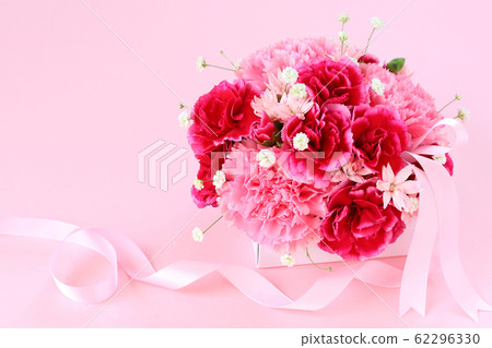 Arrangement of carnations 62296330