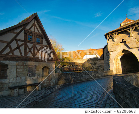 Medieval town gate with cobblestone pavement Medieval town gate with cobblestone pavement 62296668