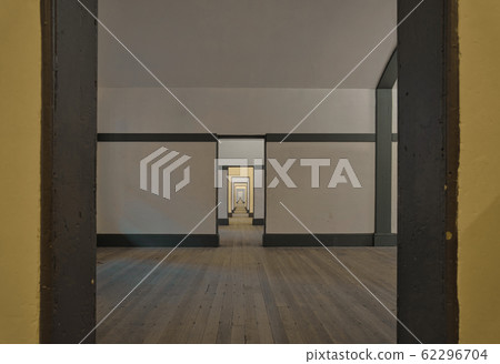 Endlessly arranged rooms with wooden floors Endlessly arranged rooms with wooden floors 62296704