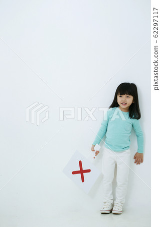 Girl with malvatu plate Girl with malvatu plate 62297117