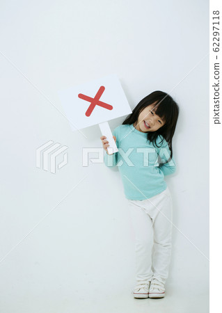 Girl with malvatu plate Girl with malvatu plate 62297118