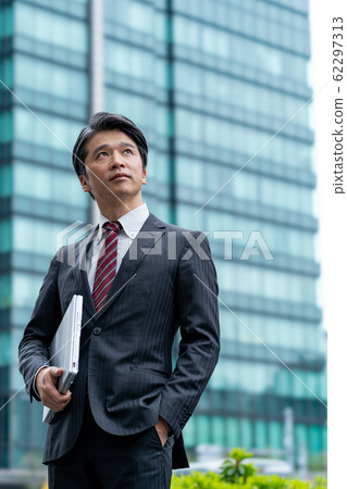 A businessman with a personal computer 62297313