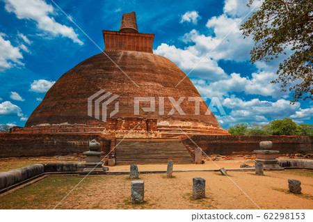 Jetavaranama dagoba Buddhist stupa, Anuradhapura, Sri Lanka 62298153
