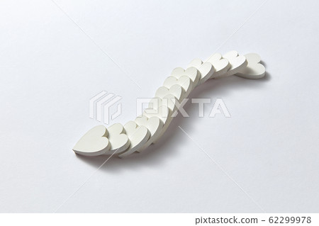 Curve chain from plaster hearts in the shape of snake. Curve chain from plaster hearts in the shape of snake. 62299978