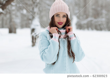 Stylish young lady in winter countryside Stylish young lady in winter countryside 62300923