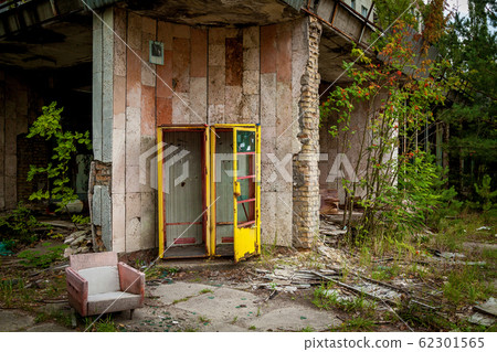 An abandoned building in the city of Pripyat 62301565