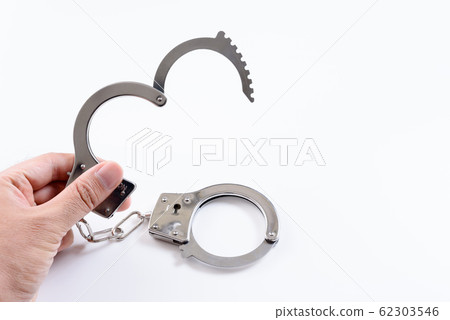 玩具手銬的逮捕形象 62303546