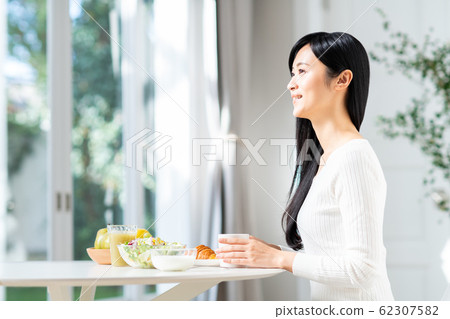 young woman young woman 62307582