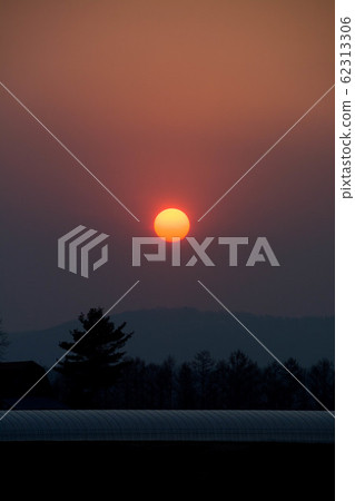 Evening hazy sunset 62313306