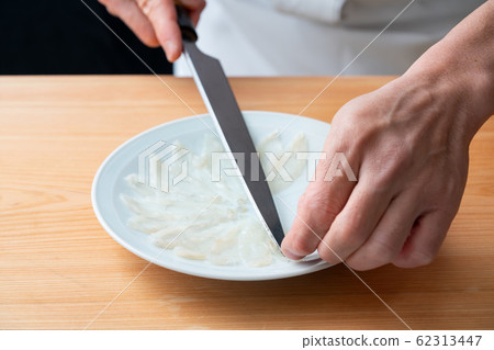 In front of the plate where the blowfish is made In front of the plate where the blowfish is made 62313447