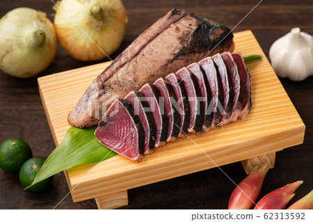 Seared bonito 62313592