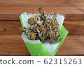 Withered roses on wood floor 62315263