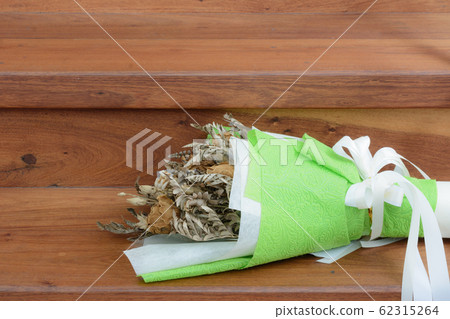 Withered roses on wood floor Withered roses on wood floor 62315264