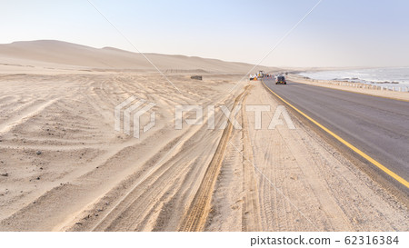 Road from Swakopmund to Walvis bay in Namibia. 62316384