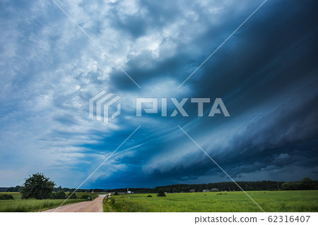 Storm clouds with shelf cloud and intense rain Storm clouds with shelf cloud and intense rain 62316407