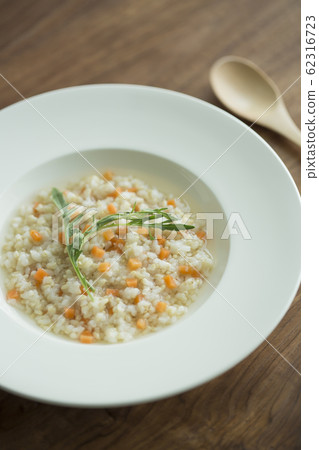 Brown rice porridge Brown rice porridge 62316723