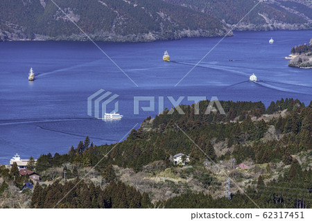 Lake Ashi and pleasure boats Lake Ashi and pleasure boats 62317451