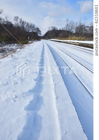 Photographing the snow scene of Morimachi JR Oshima Sunabara Station in winter in Hokkaido 62318601
