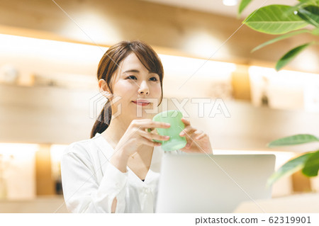 游牧婦女 62319901