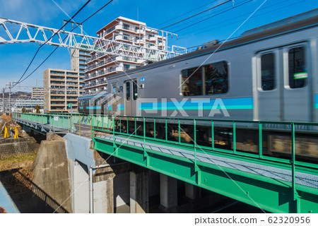 Local train running through the city of Matsumoto: Oito Line Matsumoto Local train running through the city of Matsumoto: Oito Line Matsumoto 62320956