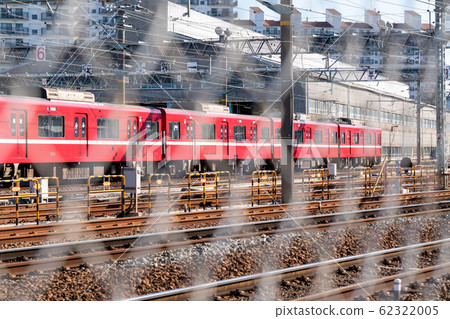 Train over the fence 62322005