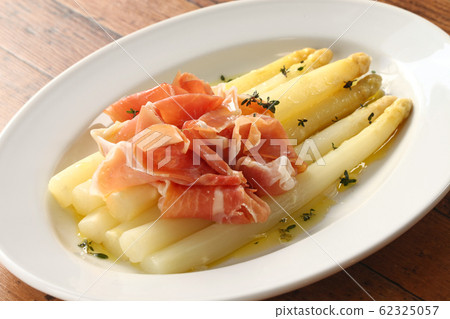 Served with white asparagus ham 62325057