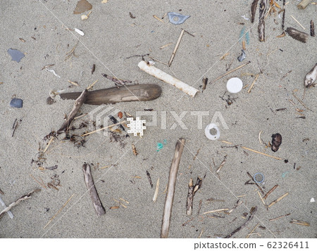 Coastal plastic waste [Matsuhama, Nanai, Niigata Prefecture] 62326411